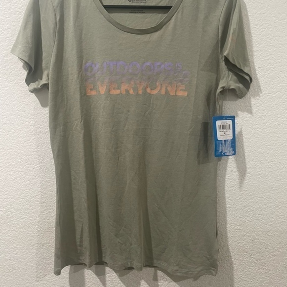 Columbia Women Medium shirt (New)